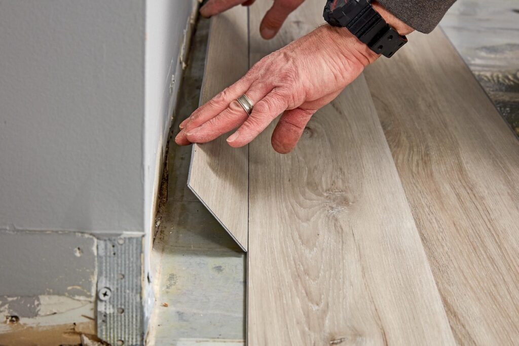 How Should Vinyl Plank Flooring Be Laid? A Comprehensive Guide